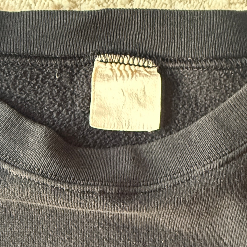 Vintage Wolf Graphic Sweatshirt - Picture 3 of 4